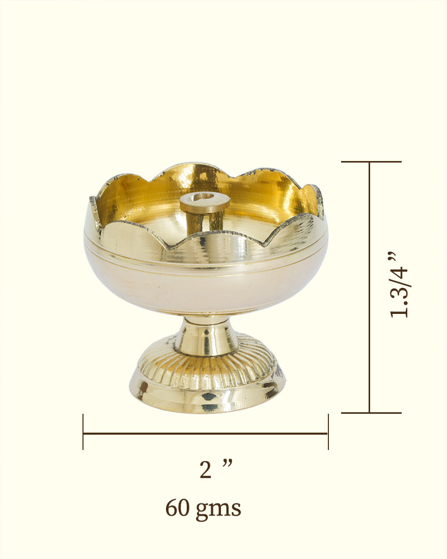 2" ருத்ரா மையத்துடன் கூடிய அகலமான பித்தளை தீபம் (தக்காளி வடிவம்)