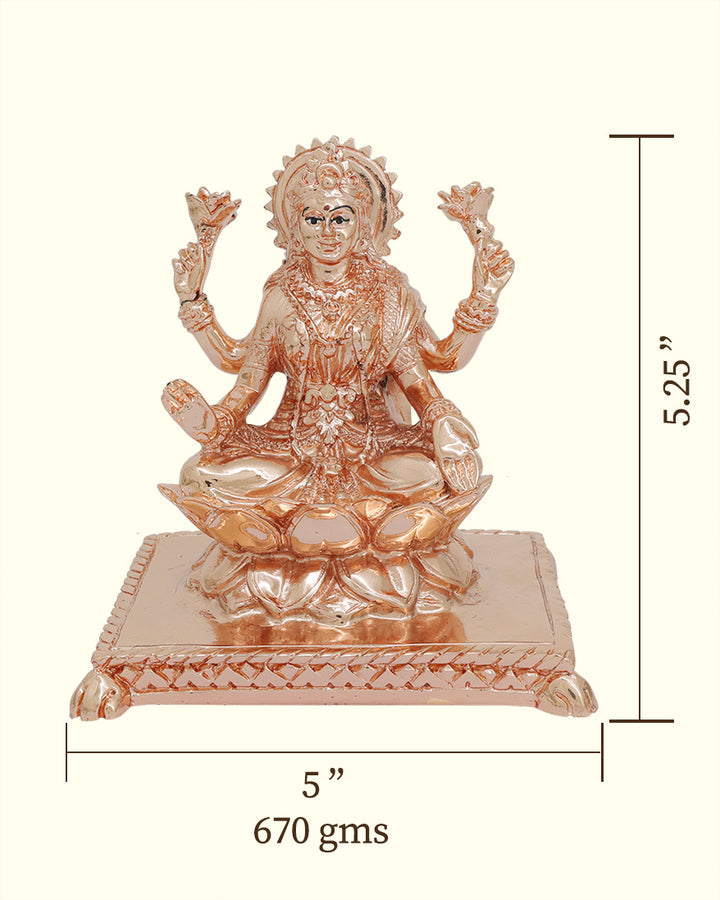 5.25" லக்ஷ்மி தாமரை மீது அமர்ந்திருப்பது