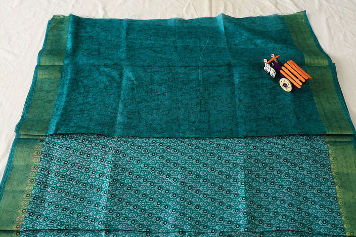 Aqua Cotton Fancy Saree With Gold Zari Border, Sunflower Motifs And Plain Blouse