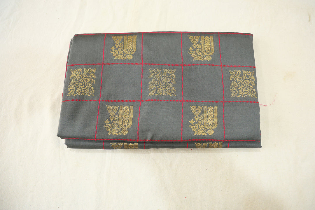 Soft Silk Saree With Contrasting Checks, Gold Zari, Grand Pallu And Plain Blouse