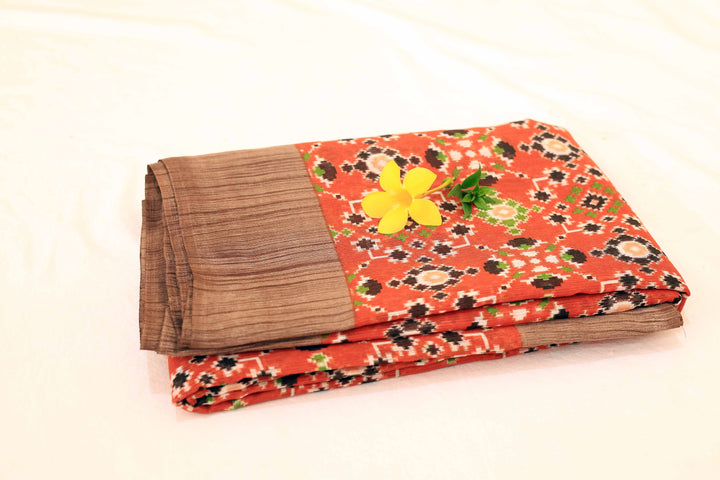 Synthetic Cotton Saree With Pattern Designs, Brown Border And Plain Blouse